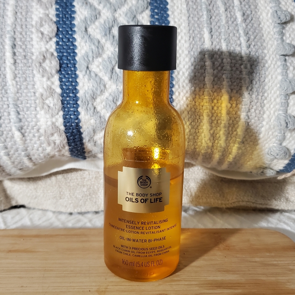 The Body Shop- Oils of Life Bi-Phase Precious Oils Essense Lotion